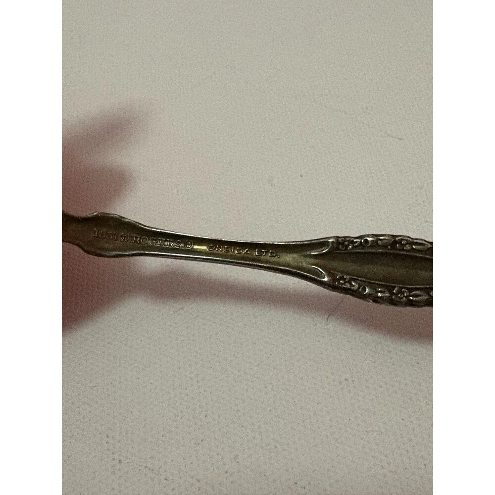 Vintage Rogers Oneida VICTORIAN CLASSIC Pierced Serving/Relish Spoon! Preowned!